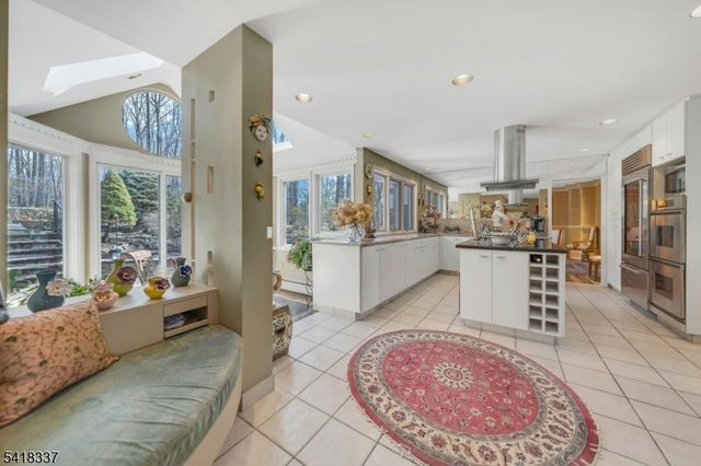 17 Sycamore Dr, Woodcliff Lake Boro, NJ 07677