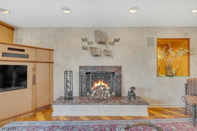 17 Sycamore Dr, Woodcliff Lake Boro, NJ 07677