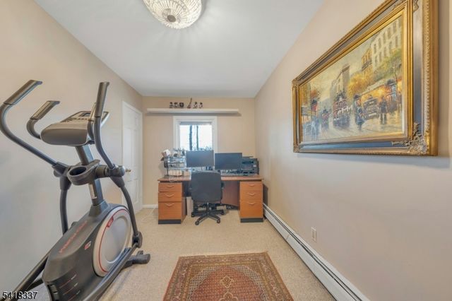 17 Sycamore Dr, Woodcliff Lake Boro, NJ 07677