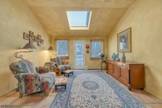 17 Sycamore Dr, Woodcliff Lake Boro, NJ 07677