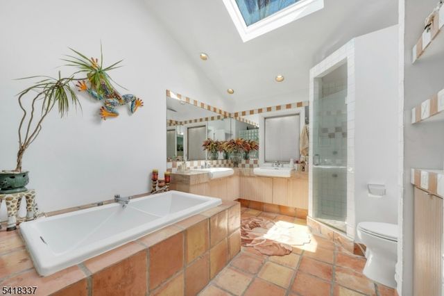 17 Sycamore Dr, Woodcliff Lake Boro, NJ 07677