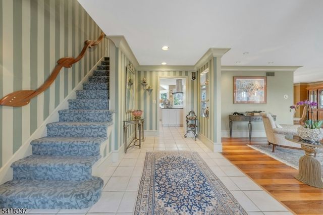 17 Sycamore Dr, Woodcliff Lake Boro, NJ 07677