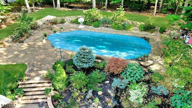 17 Sycamore Dr, Woodcliff Lake Boro, NJ 07677