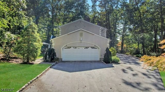 17 Sycamore Dr, Woodcliff Lake Boro, NJ 07677
