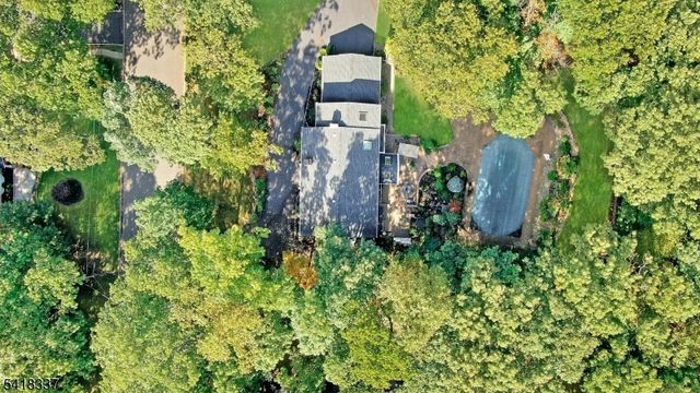 17 Sycamore Dr, Woodcliff Lake Boro, NJ 07677