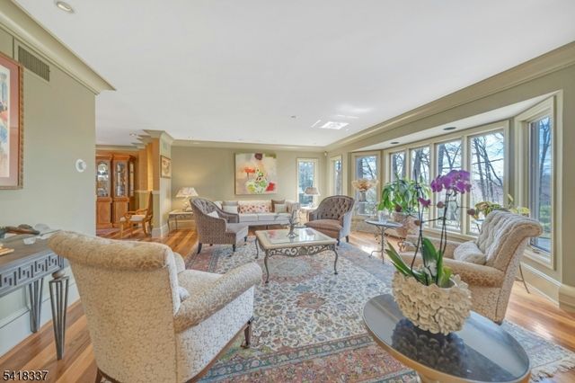 17 Sycamore Dr, Woodcliff Lake Boro, NJ 07677