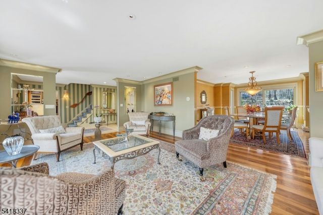 17 Sycamore Dr, Woodcliff Lake Boro, NJ 07677