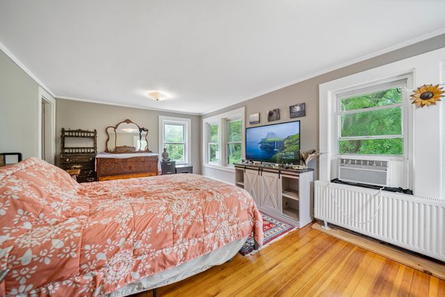 32 Union Street, Hillsborough, NH 03244
