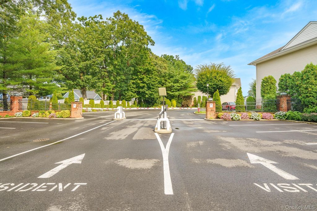 30 Sarah Court, Amityville, NY 11701 — photo 4
