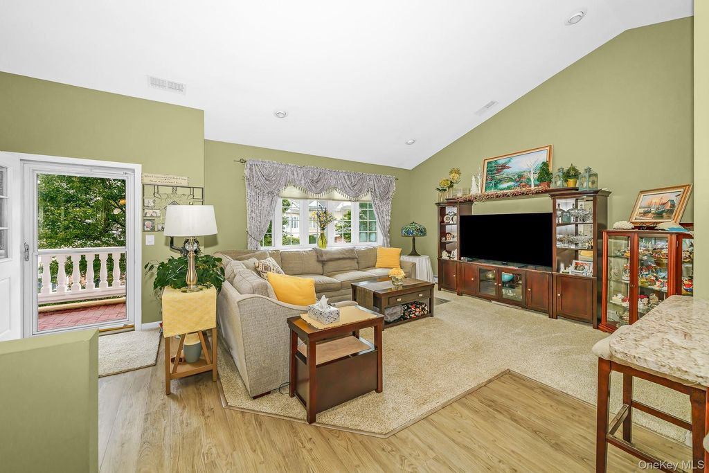 30 Sarah Court, Amityville, NY 11701 — photo 5