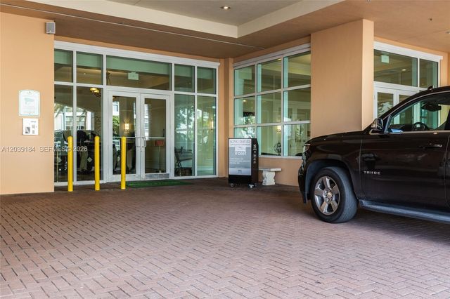 17555 Atlantic Blvd UPH6, Sunny Isles Beach, FL 33160