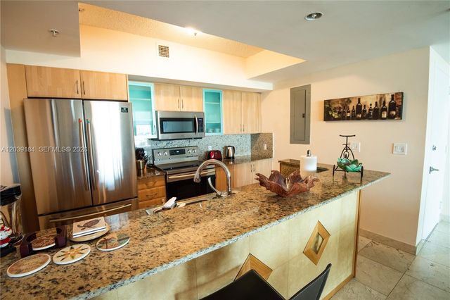 17555 Atlantic Blvd UPH6, Sunny Isles Beach, FL 33160