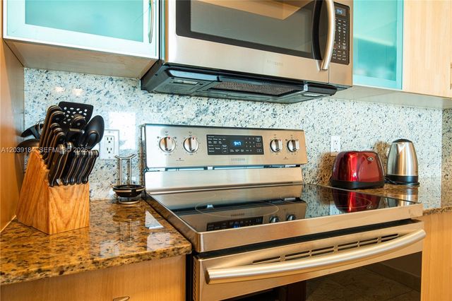 17555 Atlantic Blvd UPH6, Sunny Isles Beach, FL 33160