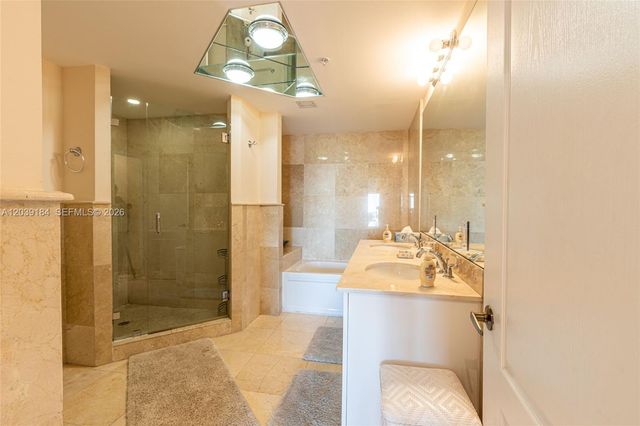 17555 Atlantic Blvd UPH6, Sunny Isles Beach, FL 33160