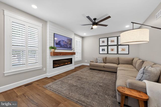 306 PICKWICK DR, Williamstown, NJ 08094