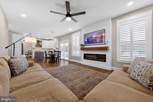 306 PICKWICK DR, Williamstown, NJ 08094