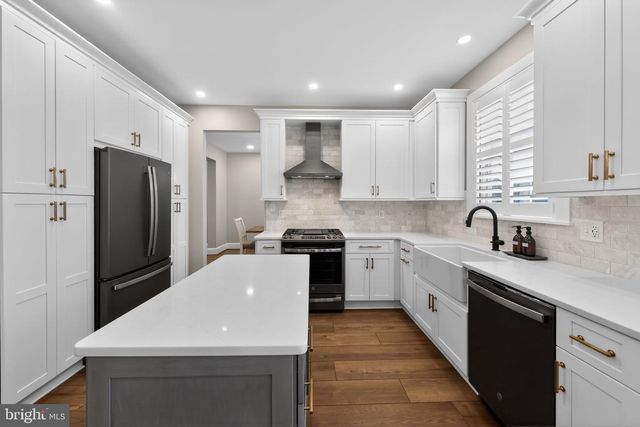 306 PICKWICK DR, Williamstown, NJ 08094