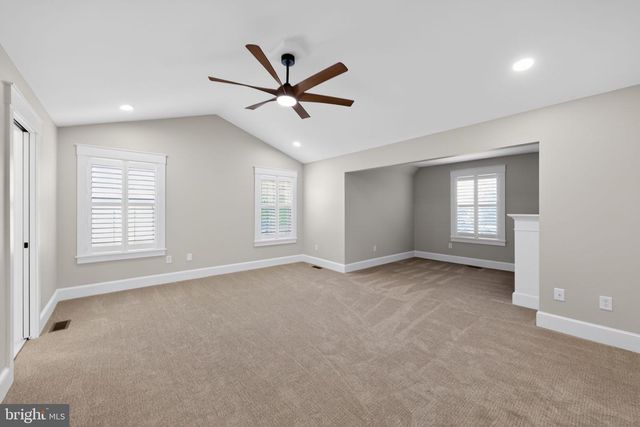 306 PICKWICK DR, Williamstown, NJ 08094