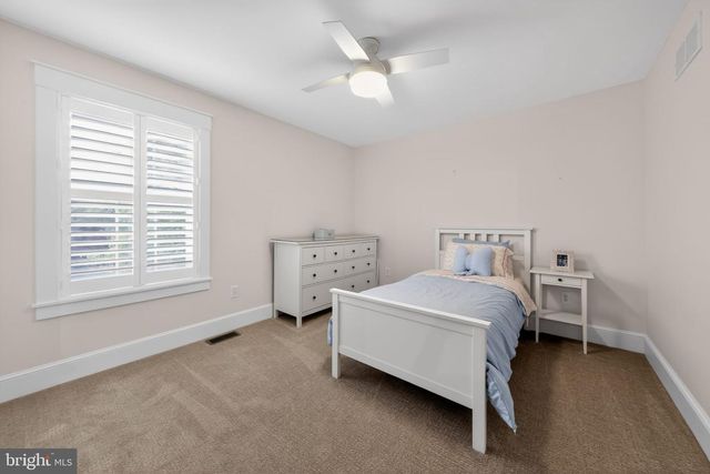 306 PICKWICK DR, Williamstown, NJ 08094