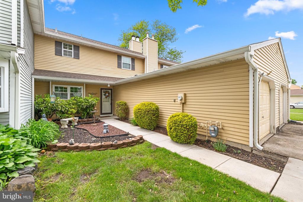 7 SALISBURY CT, Bordentown, NJ 08505