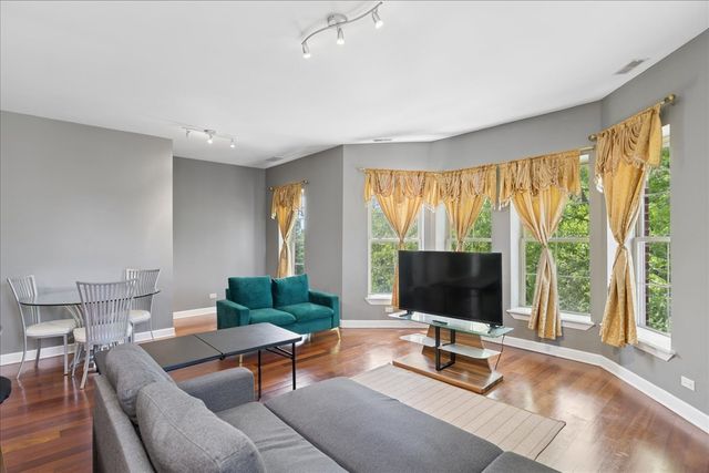 3629 S GILES Avenue 4, Chicago, IL 60653