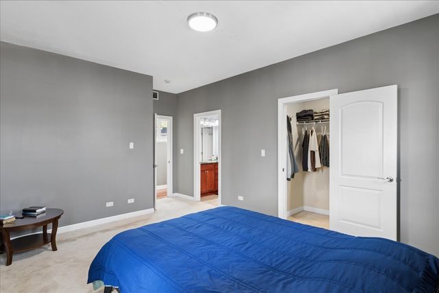 3629 S GILES Avenue 4, Chicago, IL 60653