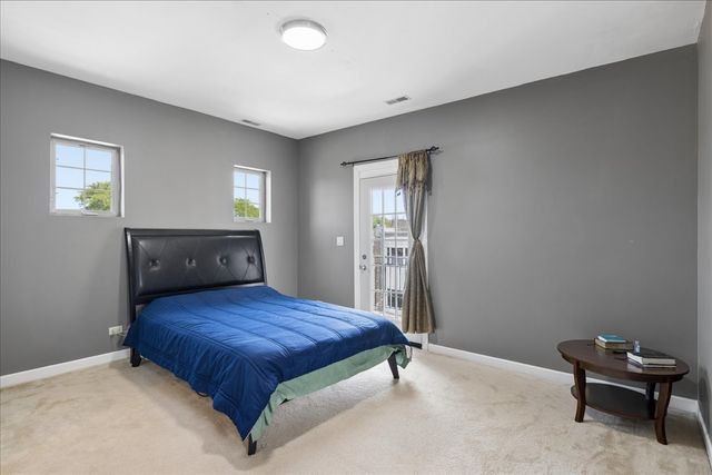 3629 S GILES Avenue 4, Chicago, IL 60653