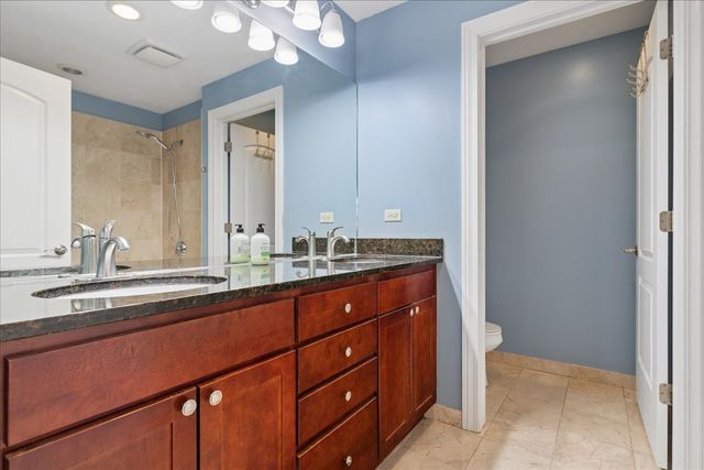 3629 S GILES Avenue 4, Chicago, IL 60653