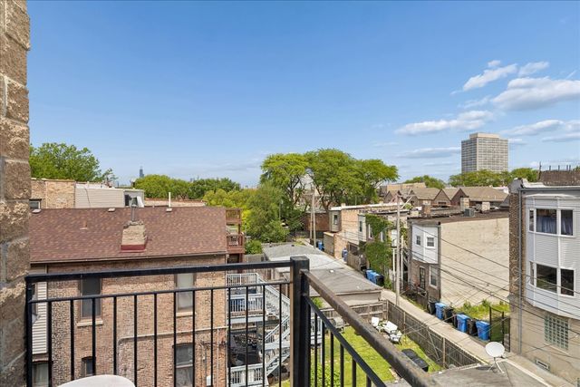 3629 S GILES Avenue 4, Chicago, IL 60653