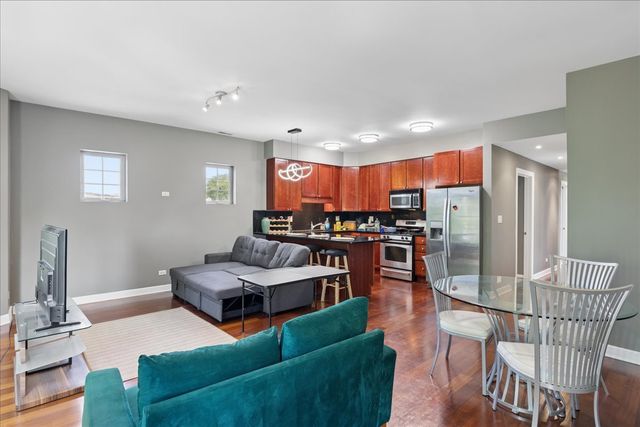 3629 S GILES Avenue 4, Chicago, IL 60653