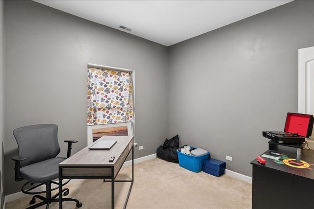 3629 S GILES Avenue 4, Chicago, IL 60653