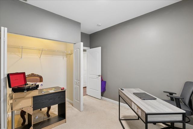 3629 S GILES Avenue 4, Chicago, IL 60653