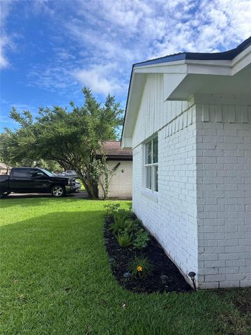 5316 Tanglebriar Drive, Dickinson, TX 77539