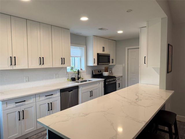 5316 Tanglebriar Drive, Dickinson, TX 77539