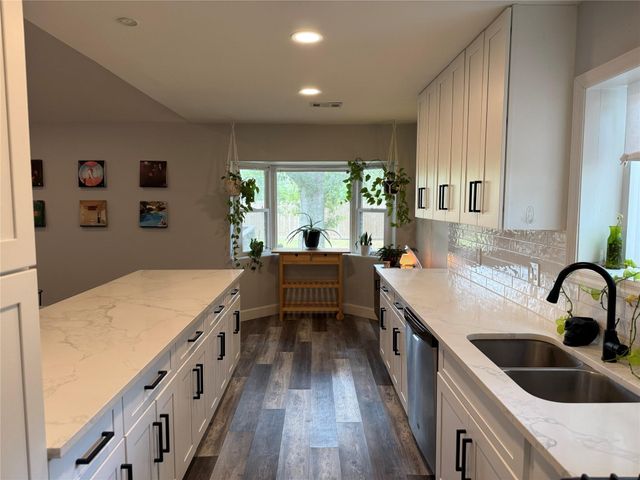 5316 Tanglebriar Drive, Dickinson, TX 77539