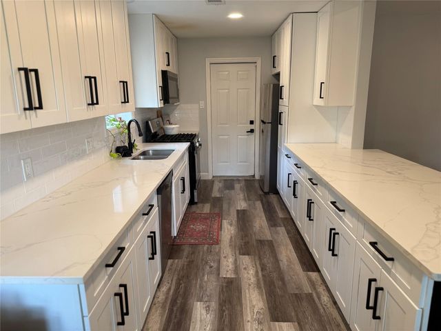 5316 Tanglebriar Drive, Dickinson, TX 77539