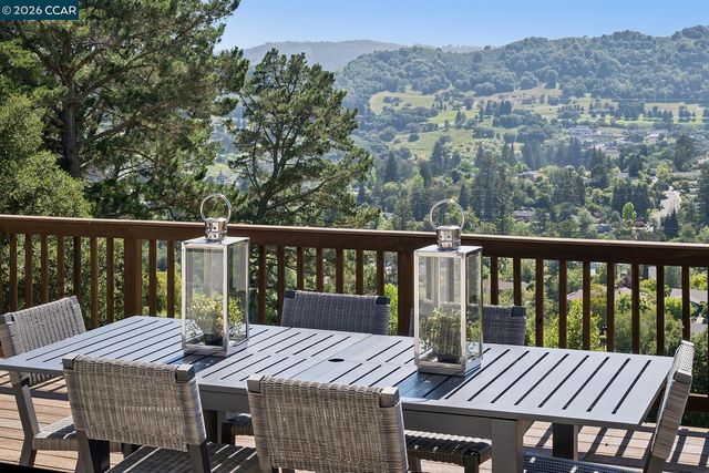 101 Warfield Dr, Moraga, CA 94556
