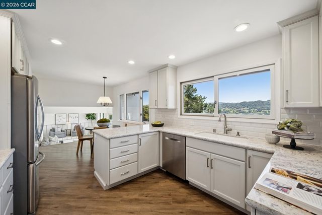 101 Warfield Dr, Moraga, CA 94556