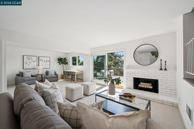 101 Warfield Dr, Moraga, CA 94556