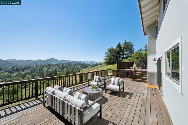 101 Warfield Dr, Moraga, CA 94556