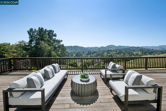 101 Warfield Dr, Moraga, CA 94556