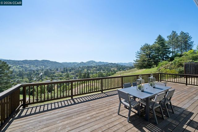 101 Warfield Dr, Moraga, CA 94556