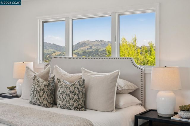 101 Warfield Dr, Moraga, CA 94556