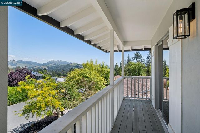101 Warfield Dr, Moraga, CA 94556