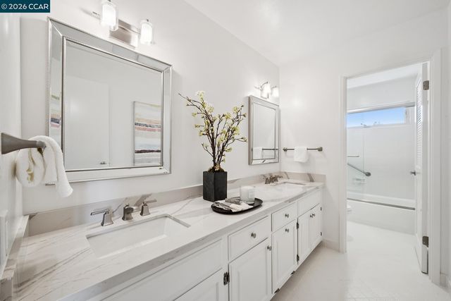 101 Warfield Dr, Moraga, CA 94556