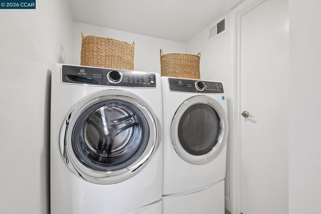 101 Warfield Dr, Moraga, CA 94556