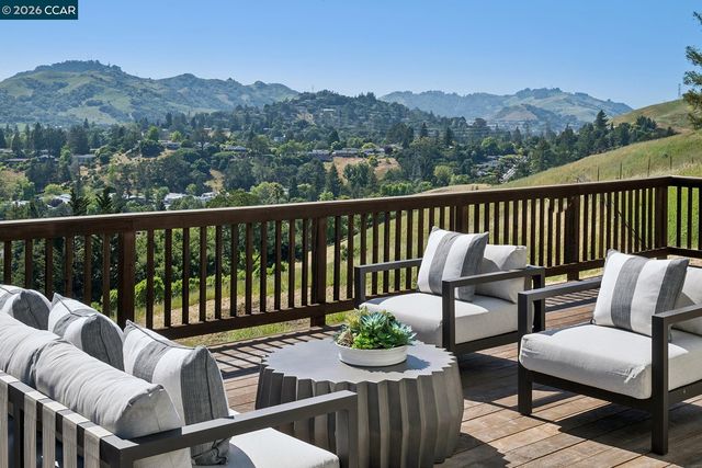 101 Warfield Dr, Moraga, CA 94556