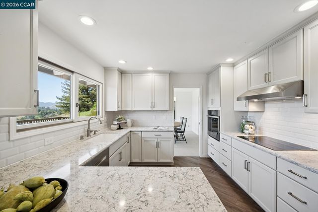101 Warfield Dr, Moraga, CA 94556