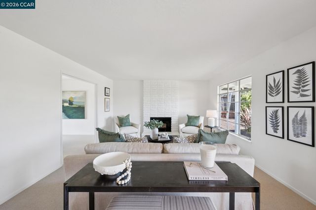 101 Warfield Dr, Moraga, CA 94556