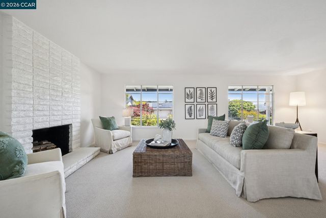 101 Warfield Dr, Moraga, CA 94556